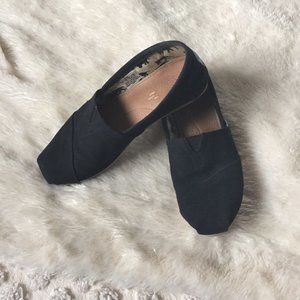 Classic black slip-on Toms size 7 - good condition